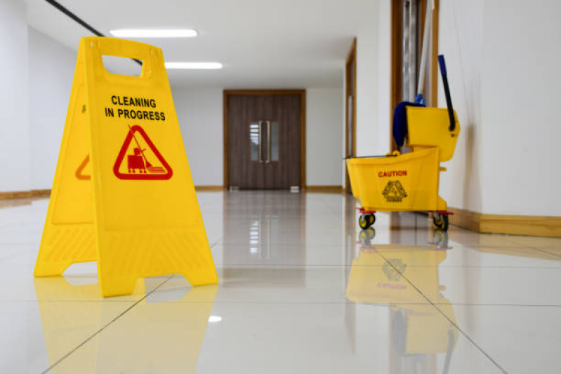 Onde Contratar Empresas Terceirizadas de Limpeza e Conservação Capelinha - Empresa Terceirizada de Limpeza em Hospitais